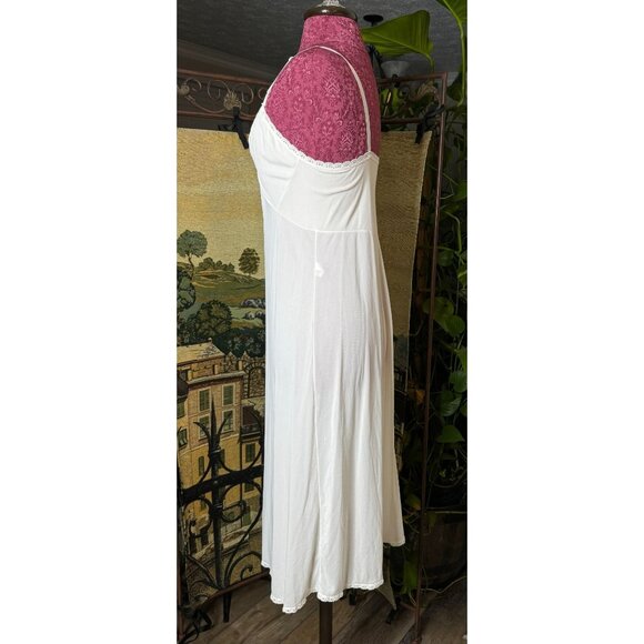 Vintage White Slip Dress With Lace Trim Adjustable Straps & Underbust Detailing - Picture 6 of 8